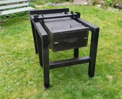 BeeBuddy - Bienenkiste im Gestell 4